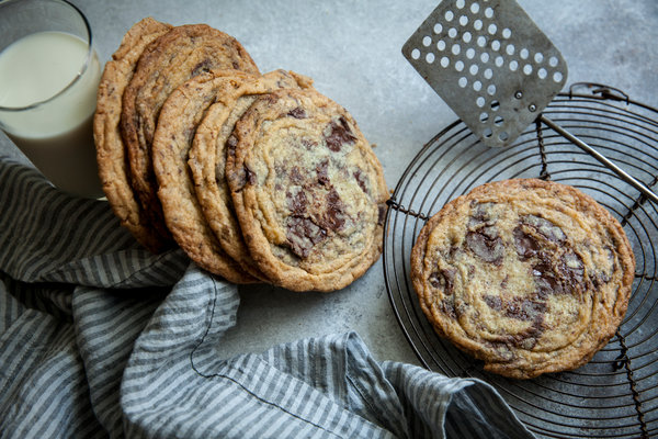 giant crinkled chocolate chip cookies