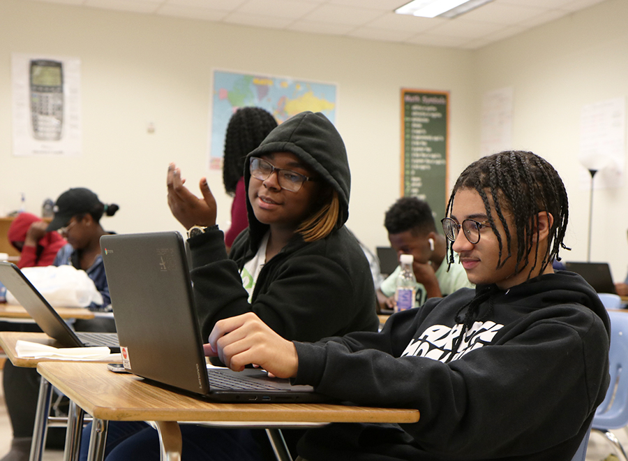 students collaborate on a project in class together