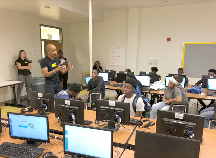 Kamau Bobb speaks to class.